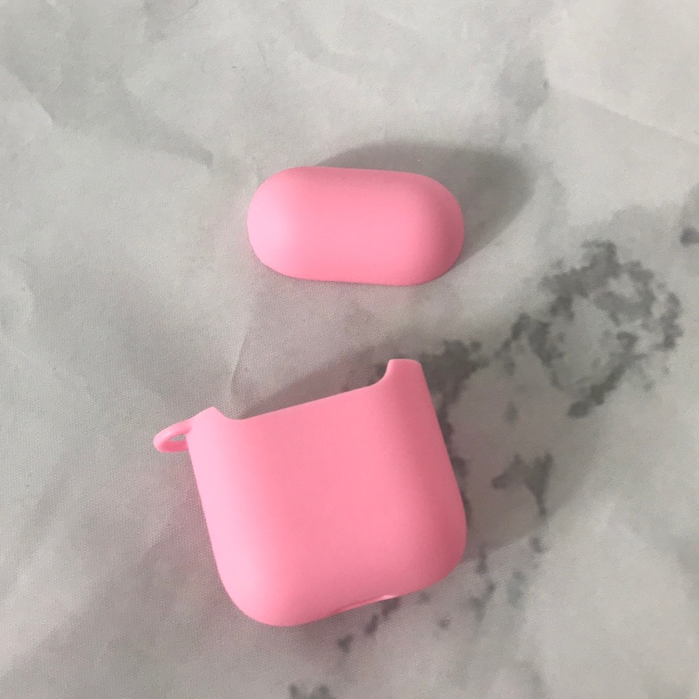 NEW Victoria’s Secret pink air pod case - Picture 3 of 3